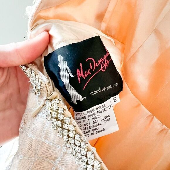 Mac Duggal Lace Gown Size 6 - Picture 16 of 16